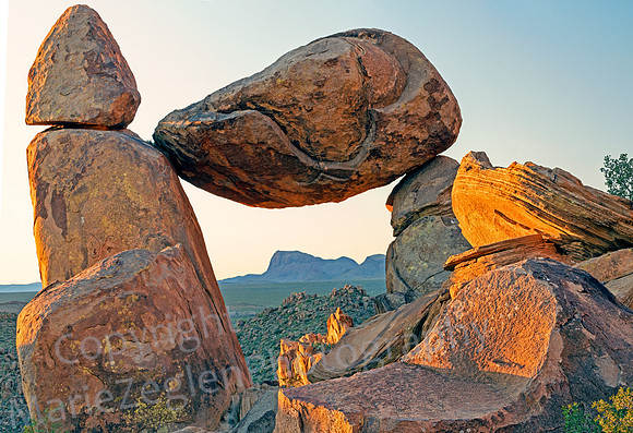 Big Bend Sunrise on Rock Arch 9470