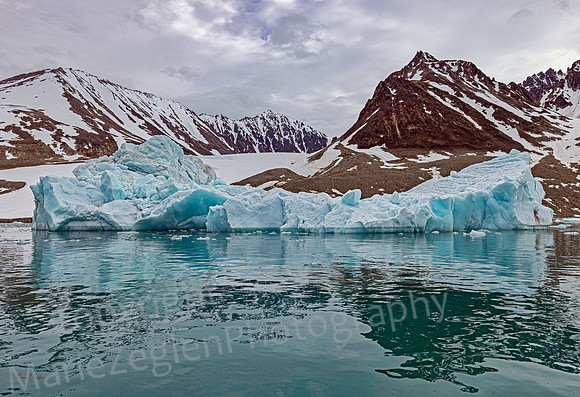 Ship Berg and Mountains