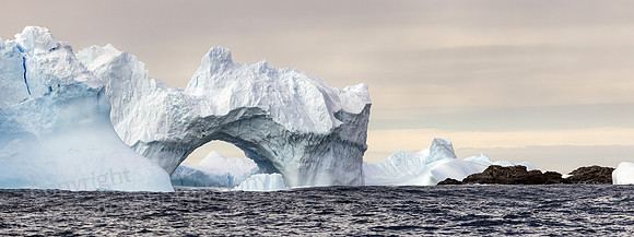 Ice Arch on the Move 0366