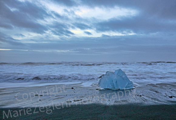 Diamond Beach Berg Incoming Wave