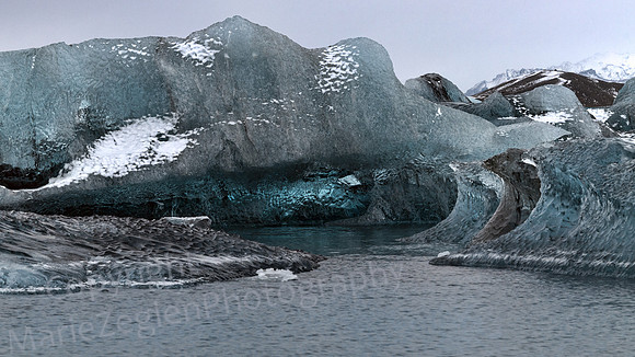 Jokul Sarlon Ice Cave
