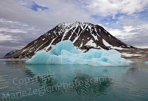 Mountain and Berg Reflection